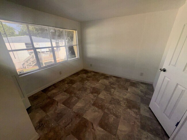Building Photo - 1157 S Christiana Ave