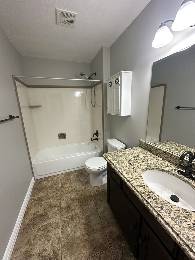 Building Photo - $750 Off Upon Move In! 2 Bed 2 Bath Home f...