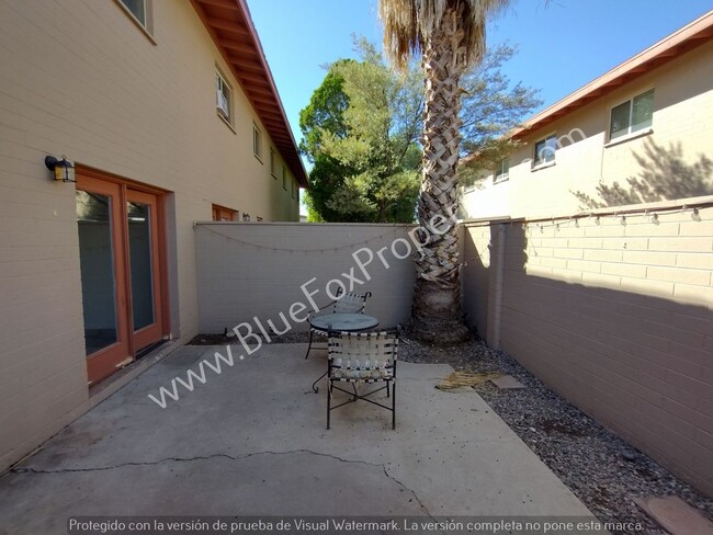 Building Photo - Two Story Townhome, 3 Bed and 1 1/2 Bath