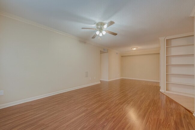 Building Photo - 1311 Antoine Dr
