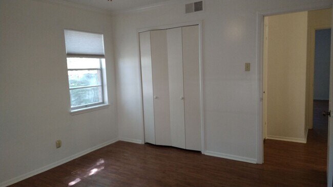 Building Photo - 7342 Shady Hollow Ln