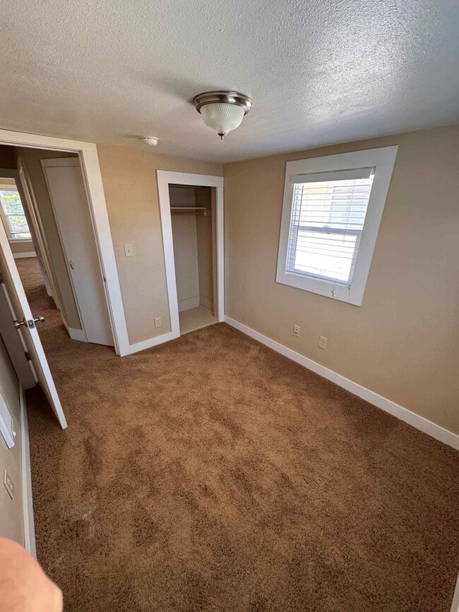 Building Photo - Bremerton Two Bedroom House for rent! Fully Fenced Yard, Available 06/10!