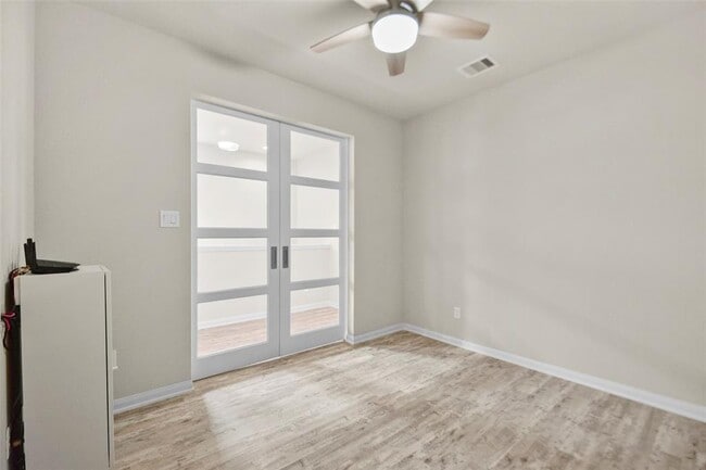 Building Photo - 9911 Brickhouse Dr