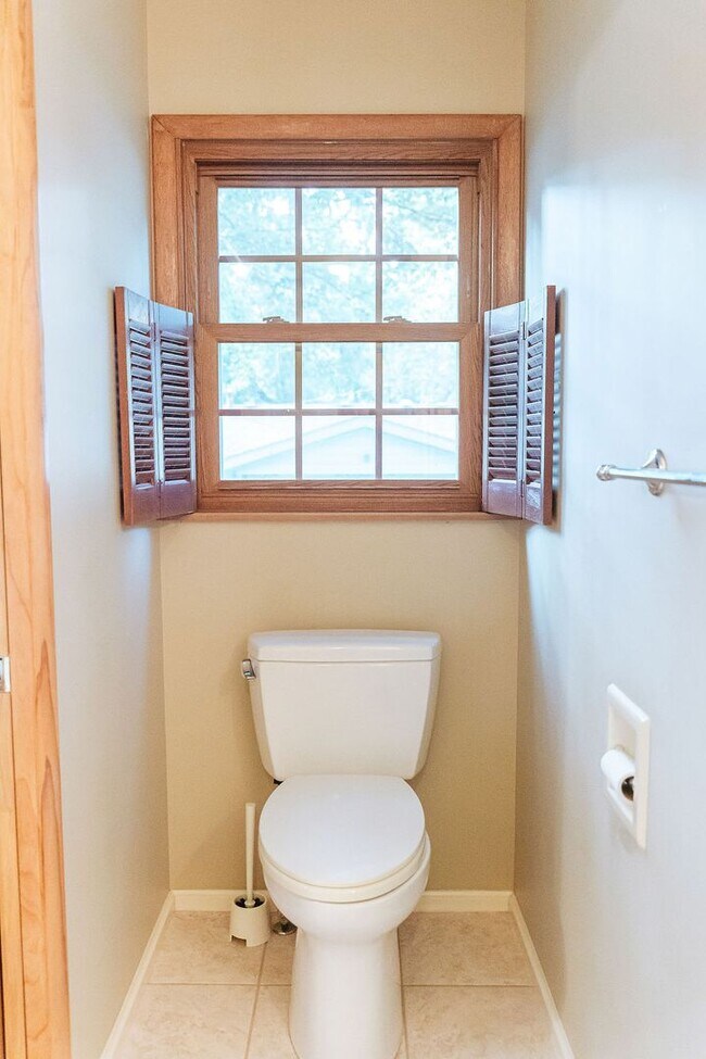 Building Photo - 3 Bed 3 Bath Home