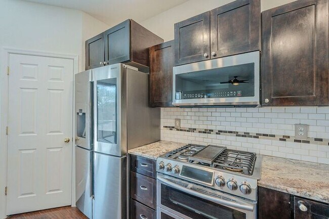 Building Photo - Pending/ Rented - Sahuarita Beauty!