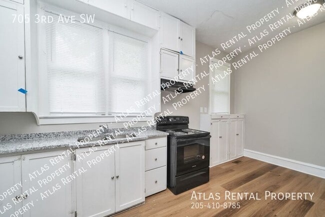 Building Photo - 705 3rd Ave SW