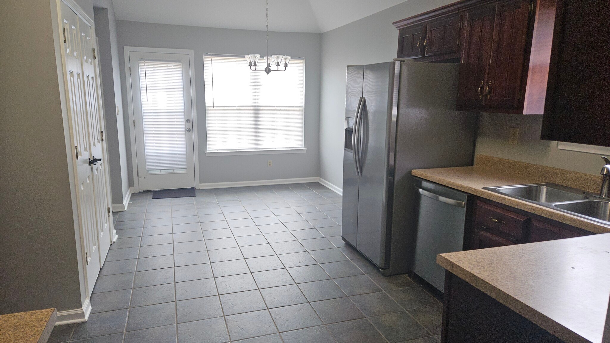 Building Photo - 8382 Regal Bend Dr