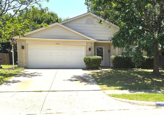 Building Photo - 1802 Berkley Dr