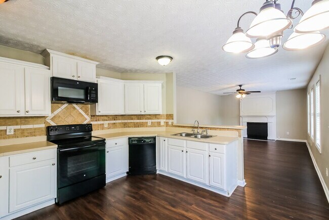 Building Photo - 1122 Cameron Rd