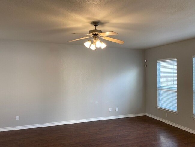 Building Photo - Rental in the Villas!