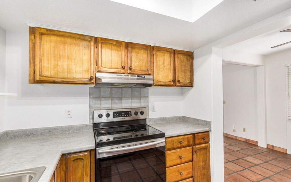 Building Photo - 4482 W Palmaire Ave