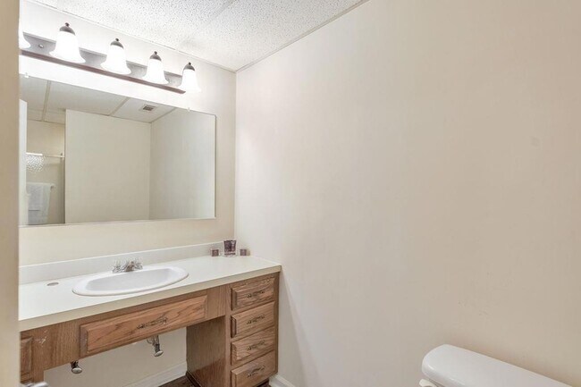 Building Photo - 1502 Rockcrest Way