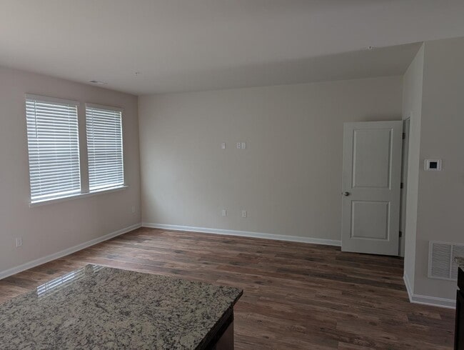 Building Photo - 335 Locust Run Dr