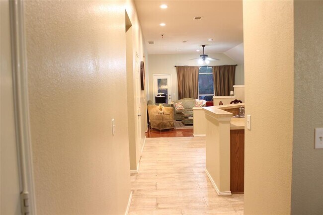 Building Photo - 3917 Glenwyck Dr