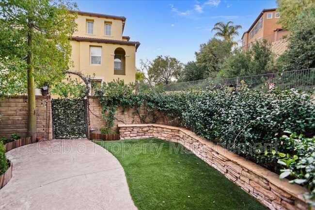 Building Photo - 27023 Fairway Ln