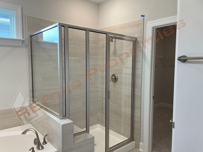 Building Photo - Spacious 4 Bedroom, 3 Bathroom Home w/ 2-C...