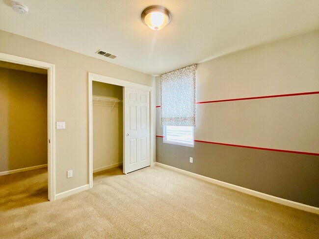 Building Photo - $2,550 Ashlan & Leonard, Beautiful 3 Bedro...