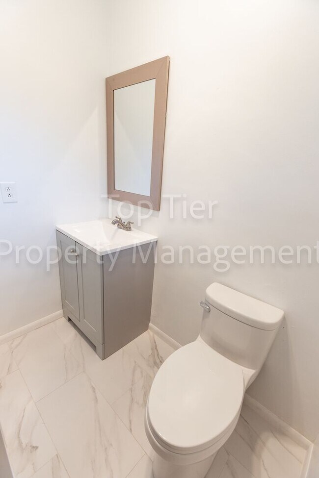 Building Photo - Charming Mid-Century Home | 4BR, 3BA | 2,4...