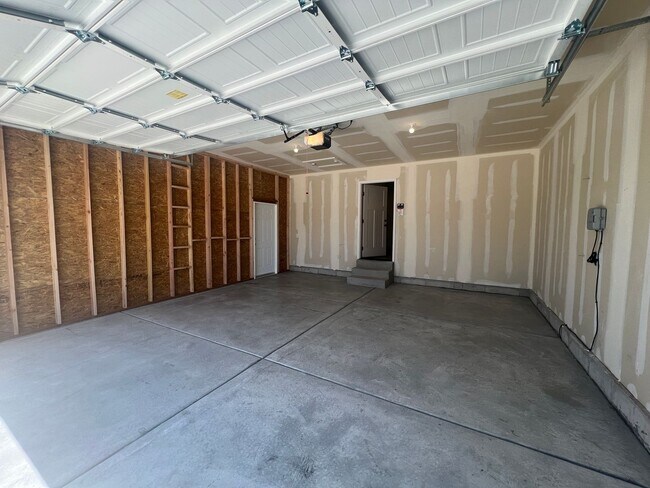 Building Photo - Beautiful Home Built in 2024, Upstairs Only