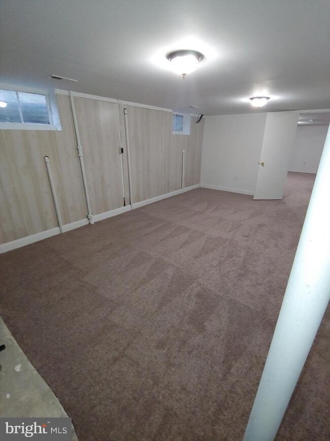 Building Photo - 8519 Roundhill Rd