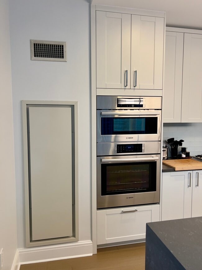 Building Photo - 514 N Peshtigo Ct