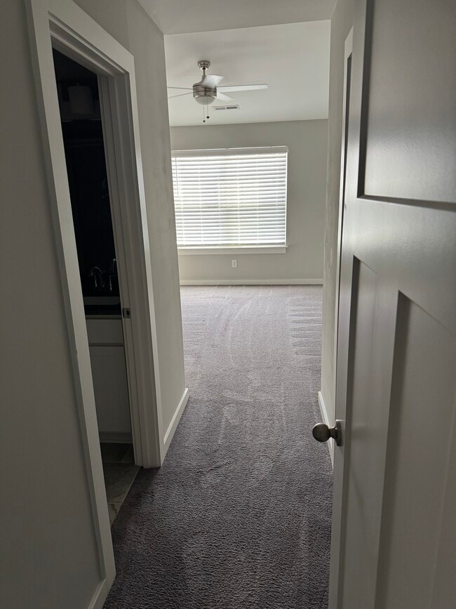 Building Photo - 689 Hickory Industrial Dr