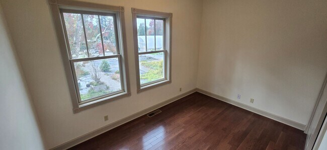 Building Photo - Beautiful Home With Incredible Views