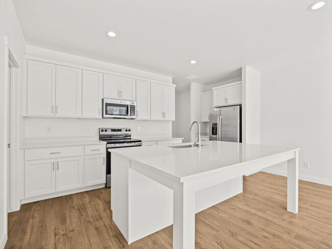 Building Photo - Beautiful 3-bedroom, 2.5-bath townhome