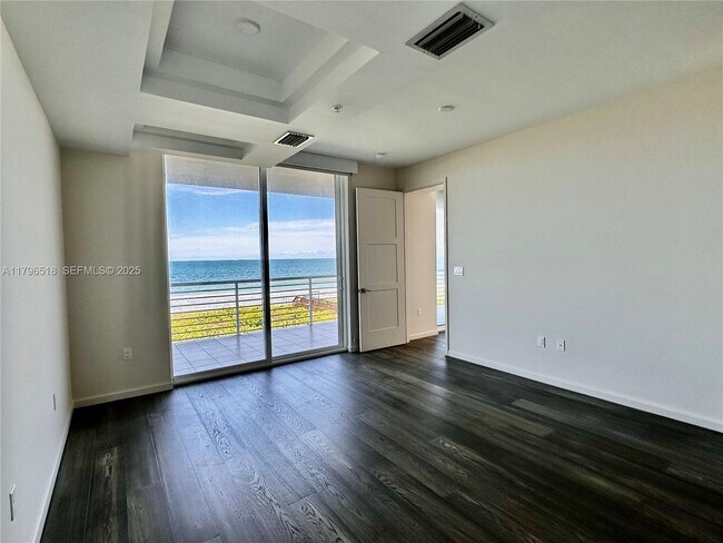 Building Photo - 4810 N Hwy A1A