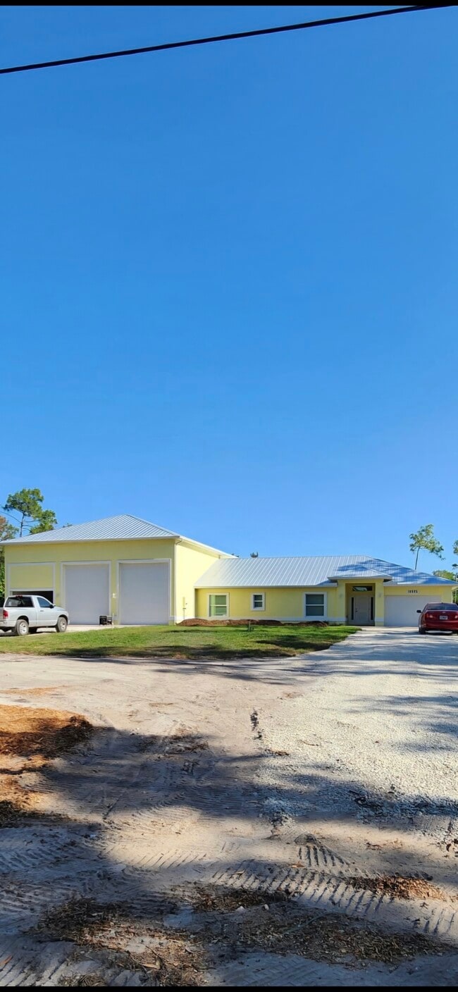 Primary Photo - 10925 Red Dragon Ln