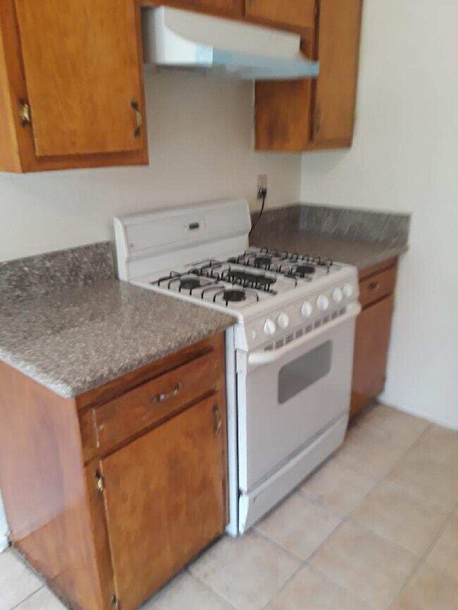 KITCHEN - 4683 Canoga St