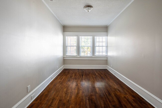 Building Photo - 20 Marion Ave