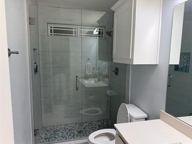 Building Photo - 5829 Oakmere Ln