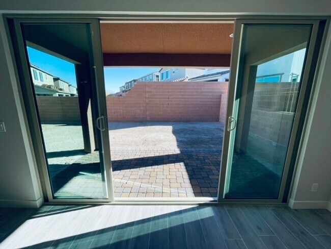 Building Photo - 72 Verde Rosa Dr