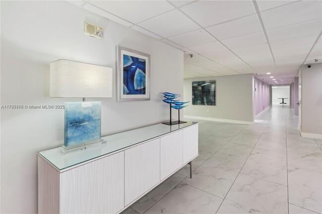 Building Photo - 3215 S Ocean Blvd