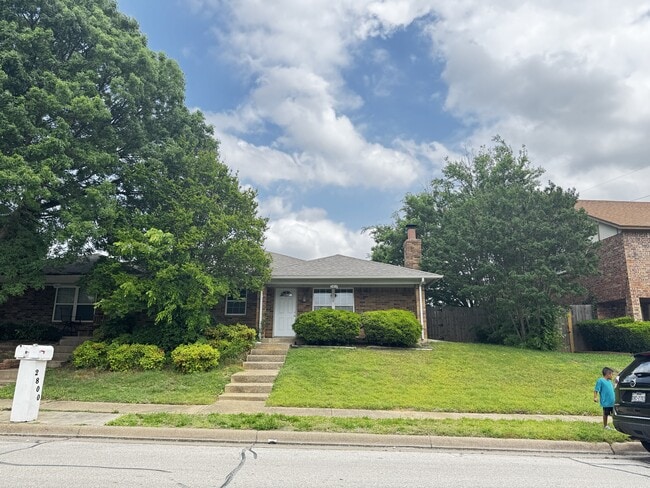 Building Photo - 2800 Shady Grove Dr