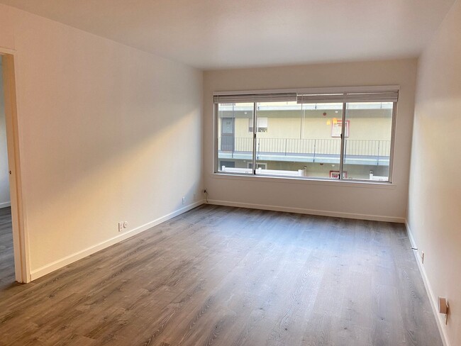 Building Photo - Advent - Bright and Spacious Two Bedroom C...