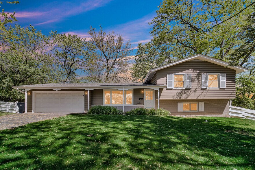 Building Photo - 22W362 Hackberry Dr