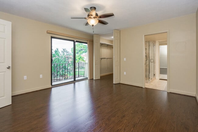 Building Photo - 818 8th Ct