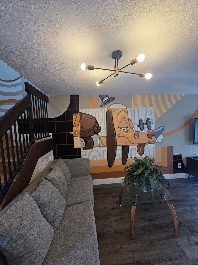 Building Photo - 2530 NE 9th St