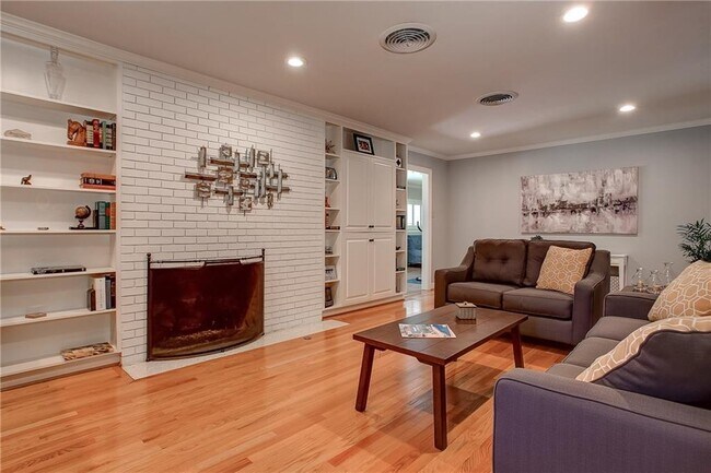 Building Photo - Beautiful Home in Tanglewood
