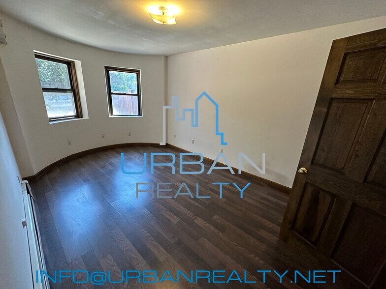 Building Photo - 1911 Beacon St