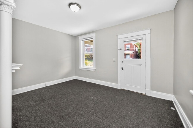 Building Photo - 2359 Stratford Ave