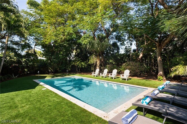 Building Photo - 339 4th Ave N