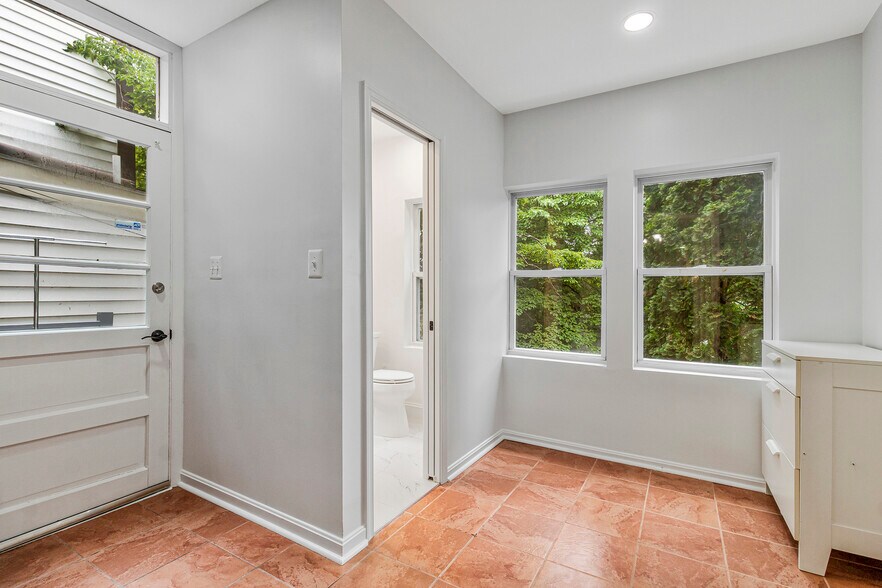 Building Photo - 4414 Volta Pl NW