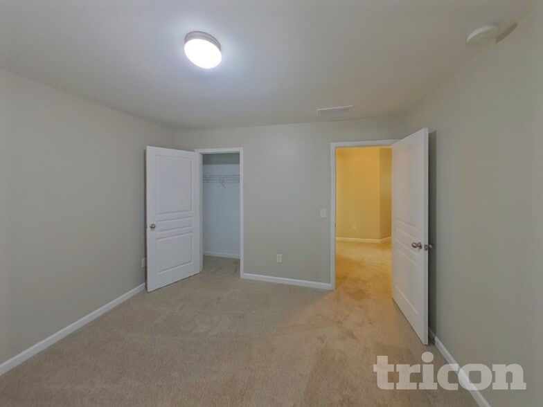 Building Photo - 2215 Oakland Downs Way