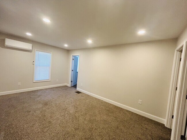 Building Photo - 1700 W University St