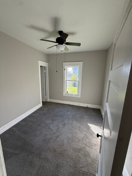 Building Photo - 10303 Sophia Ave