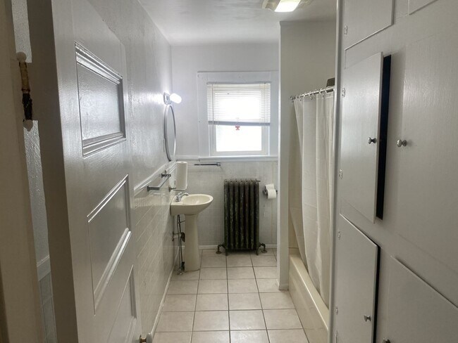 Building Photo - 148 George St