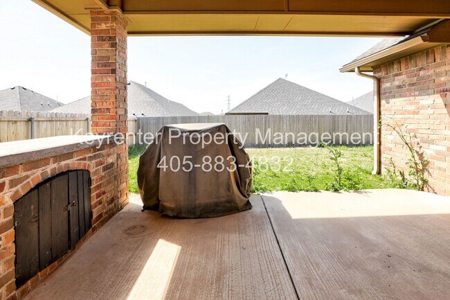 Building Photo - * * * $250 Move-in Special * * * Charming 3-Bedroom / 2-Bathroom Home! * * * $250 Move-in Special...